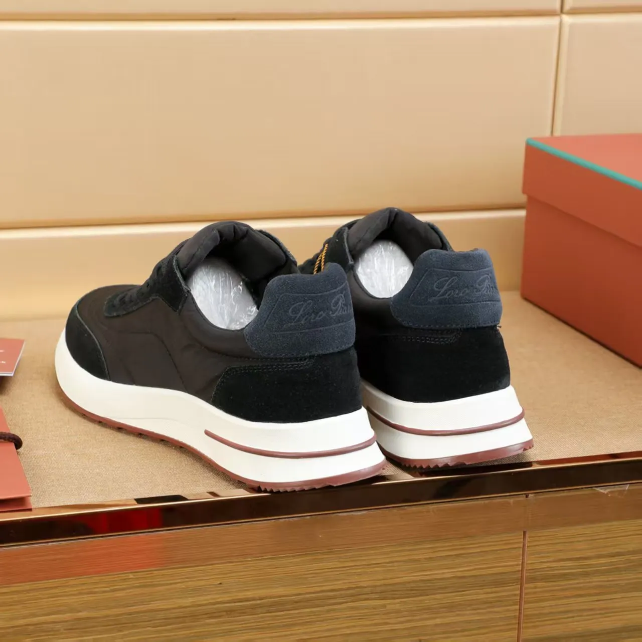 Factory price: 460💰Loro Piana niche classic jogging shoes, men's lace-up casual shoes and sneakers, high-quality lightweight and comfortable fabrics, suitable for outdoor leisure, the color scheme is young and energetic, and it looks great with sportswear or casual suits! Size: 38-44 (45. Customized)